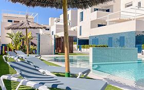 Hola Blanca - Sea, Golf, Chill